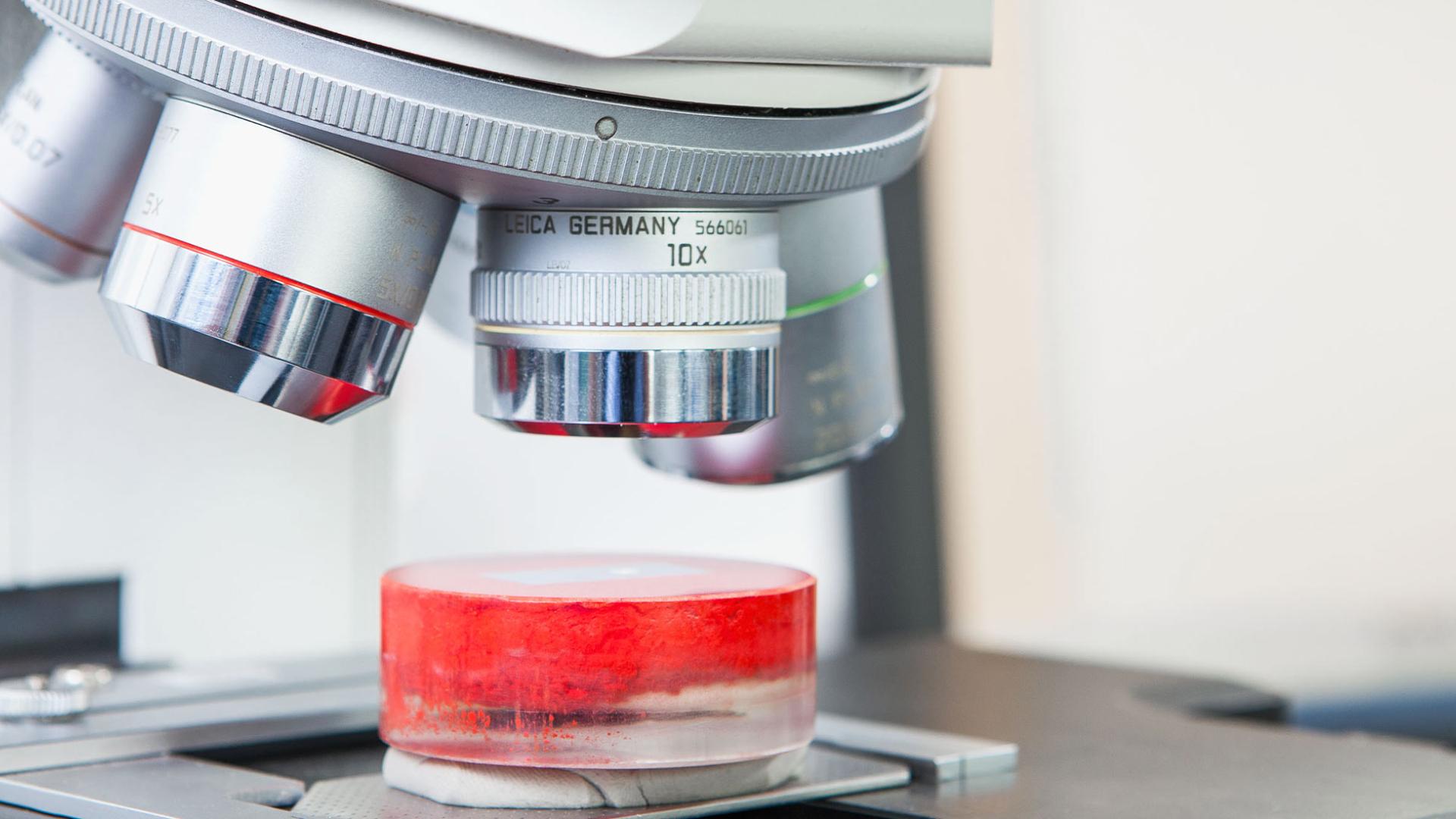 Werkstoffprüfung Stahl im Labor bei der LSV Lech Stahl Veredelung